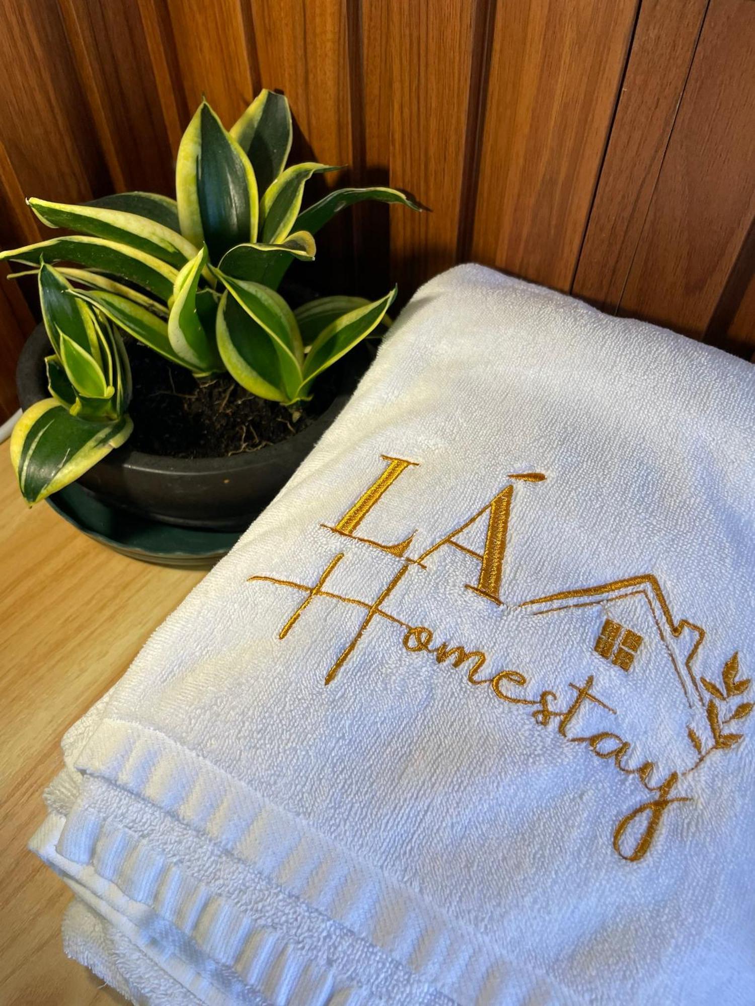 La Garden Homestay Long Xuyên Екстериор снимка