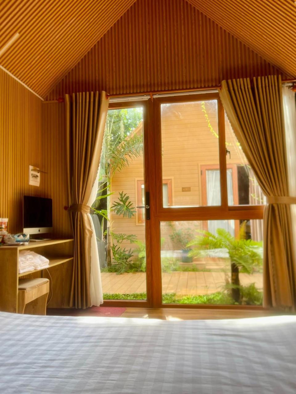 La Garden Homestay Long Xuyên Екстериор снимка
