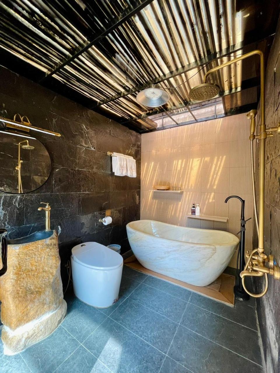 La Garden Homestay Long Xuyên Екстериор снимка