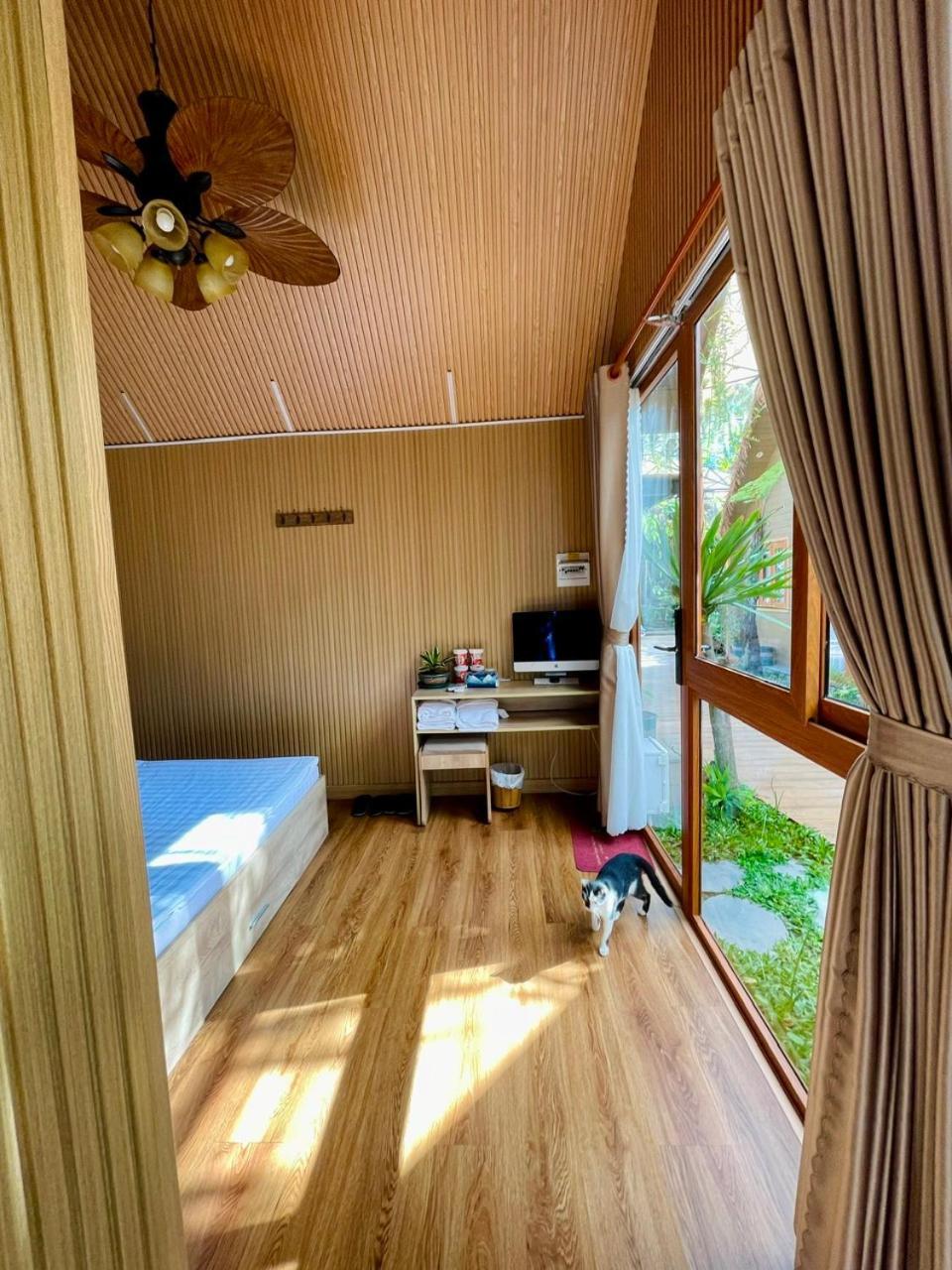 La Garden Homestay Long Xuyên Екстериор снимка